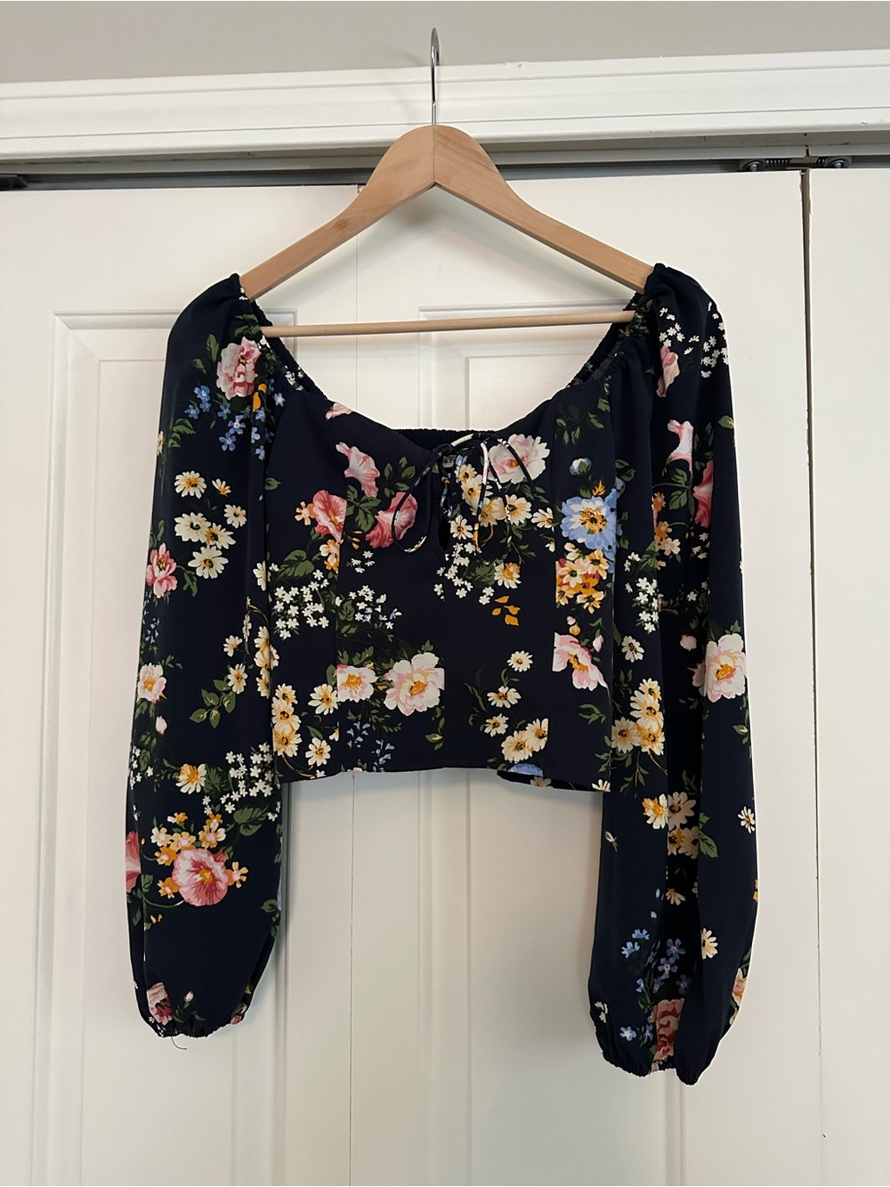 Abercrombie & Fitch Puff Sleeve Lace-Up Sweetheart Blouse in Blue Floral, XS